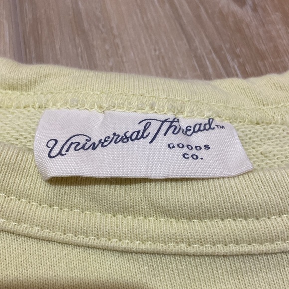 yellow universal threads crewneck - Picture 3 of 7
